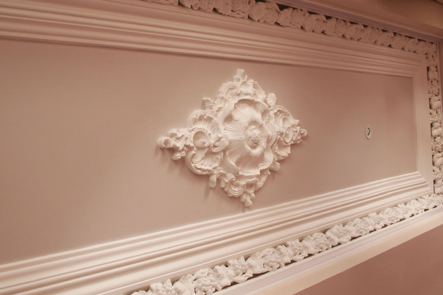 colonial cornice